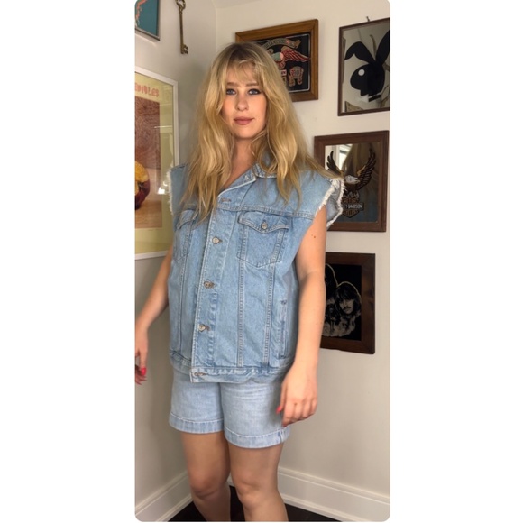 Vintage International Denim Light Wash Vest • Button Front • Trucker Fit - M/L - Picture 10 of 10